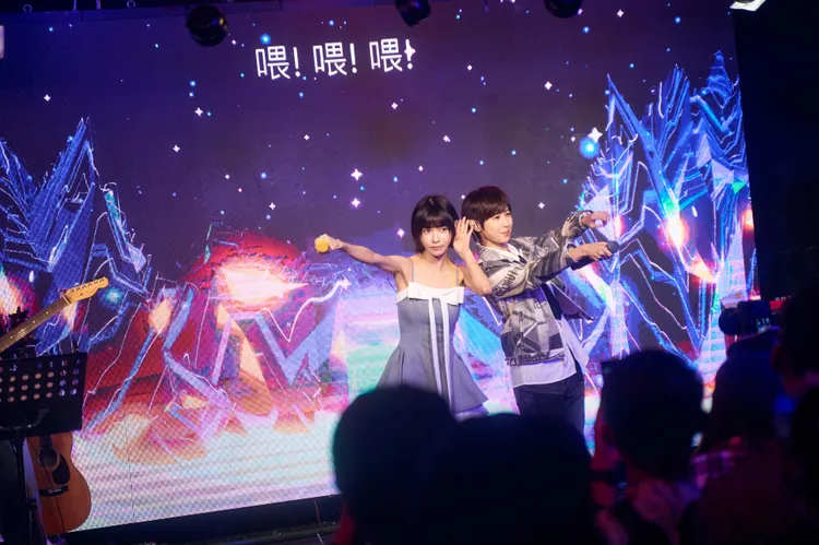 怪物星人夥伴魏嘉瑩（右）現身擔任溫妮演唱會嘉賓。相映音樂提供