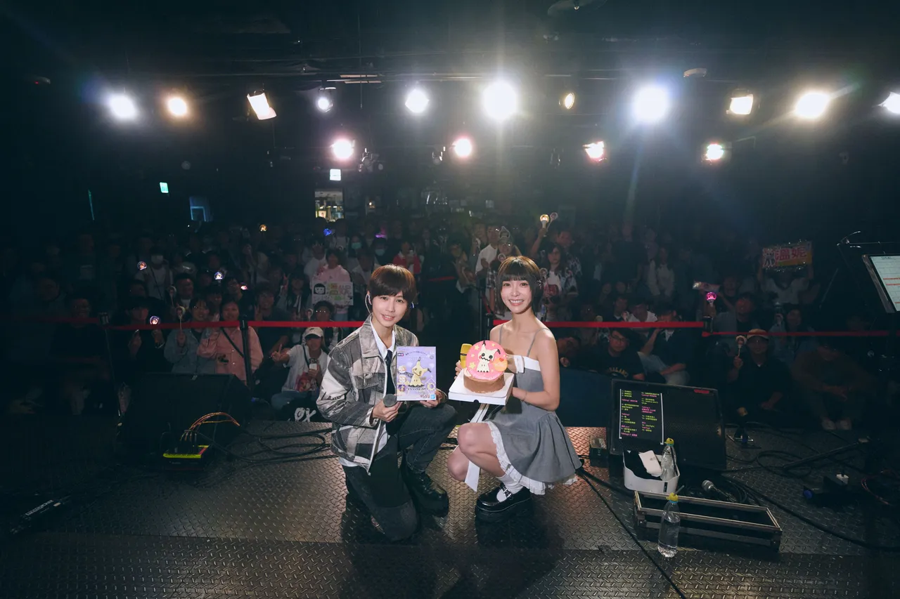 魏嘉莹（左）特别到场祝贺温妮。相映音乐提供