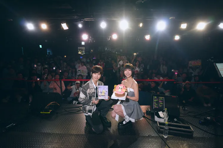 魏嘉瑩（左）特別到場祝賀溫妮。相映音樂提供