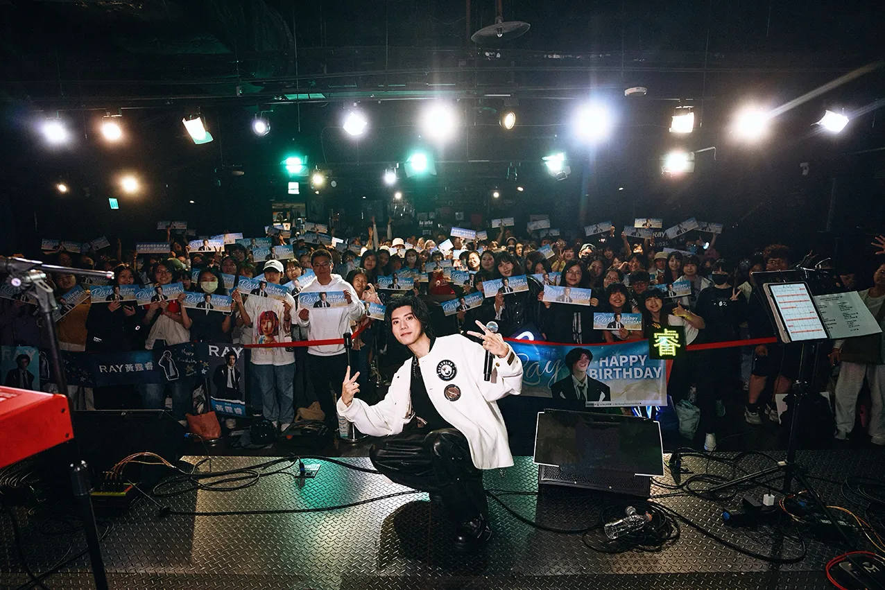 黄霆睿开心与粉丝一起庆生。相映音乐提供