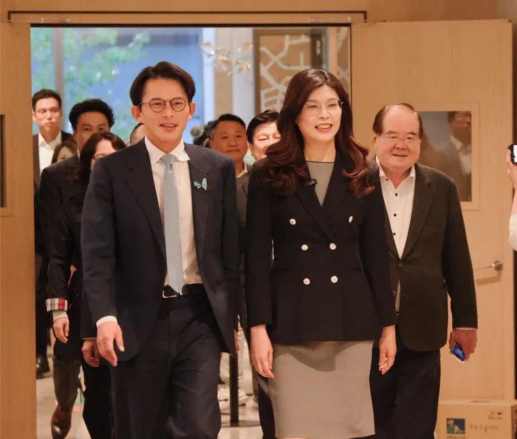 國民黨主席鄭麗文、民眾黨主席黃國昌「以行動顧台灣—主席高峰會談」。李俊毅攝