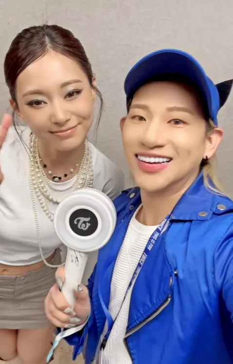 嘻小瓜與子瑜在後台相見。翻攝嘻小瓜IG