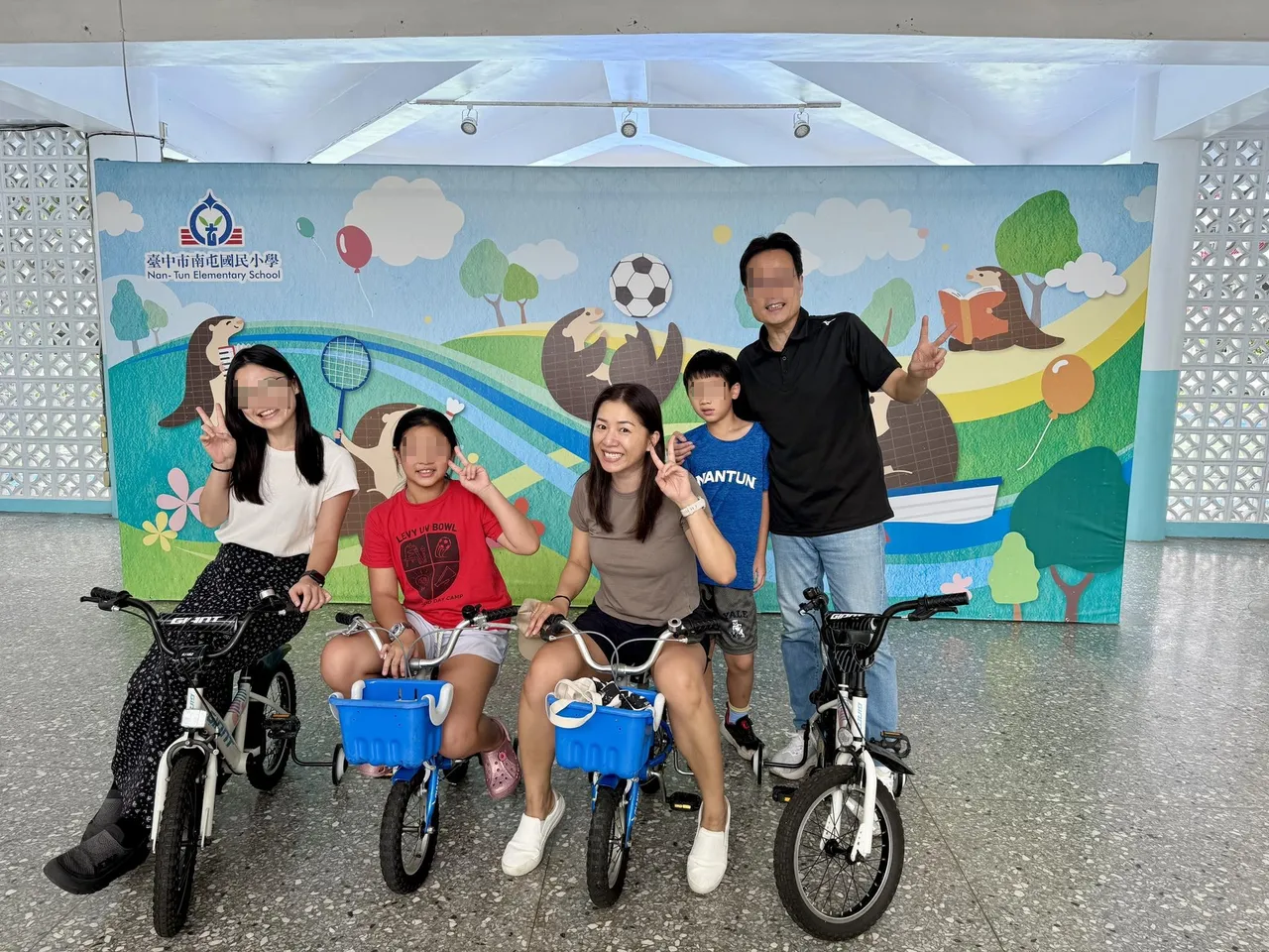 侯湘婷从南屯国小家长会副会长做起，曾采购4台捷安特脚踏车给幼儿园学童使用。翻摄南屯国小脸书