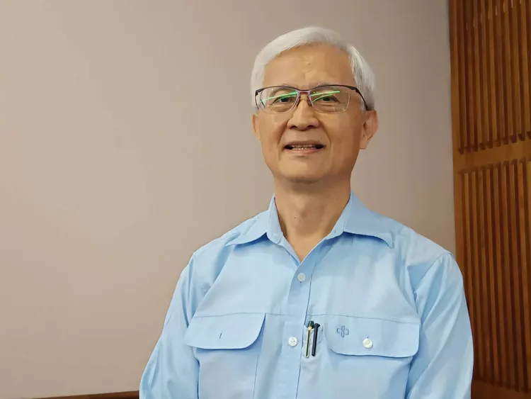 中钢昨召开法说会，中钢 (2002) 董事长黄建智表示，未来整体钢市大环境「一好三坏」，希望今年已是营运谷底，但对明年也不能太过乐观。许丽珍摄