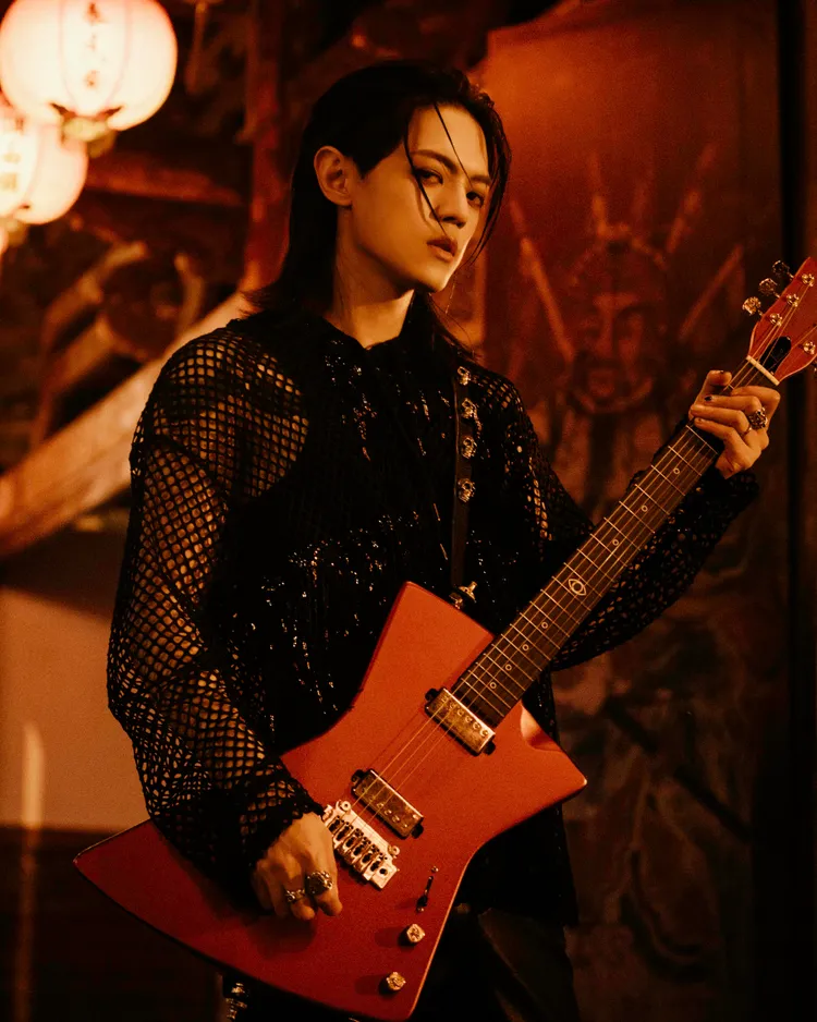 林頤原推出首張全台語專輯《鼓仔燈》。華納音樂提供