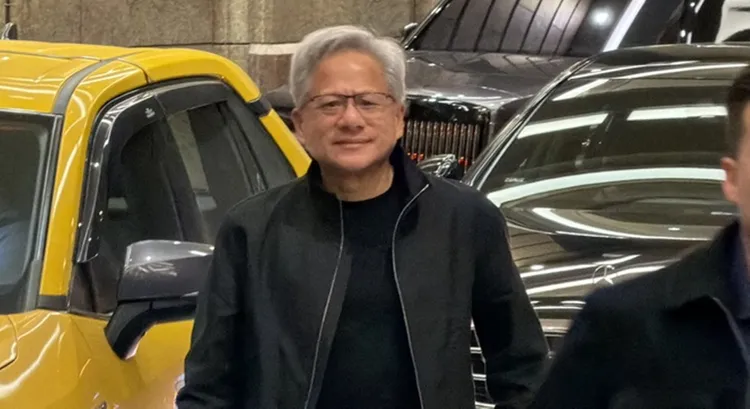 黃仁勳透露昨天已去探望張忠謀，稱他狀態很好。中央社