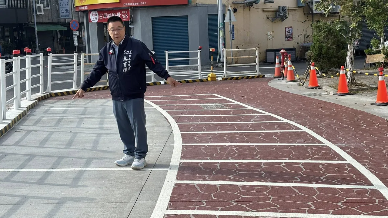 國民黨台南市議員蔡育輝分享圓環工程即將完工。翻攝自蔡育輝臉書