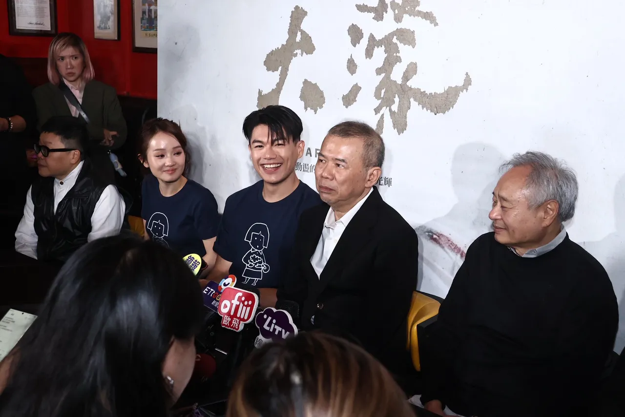 柯煒林（左三）很開心能成為台灣電影圈一份子。特勤中心攝