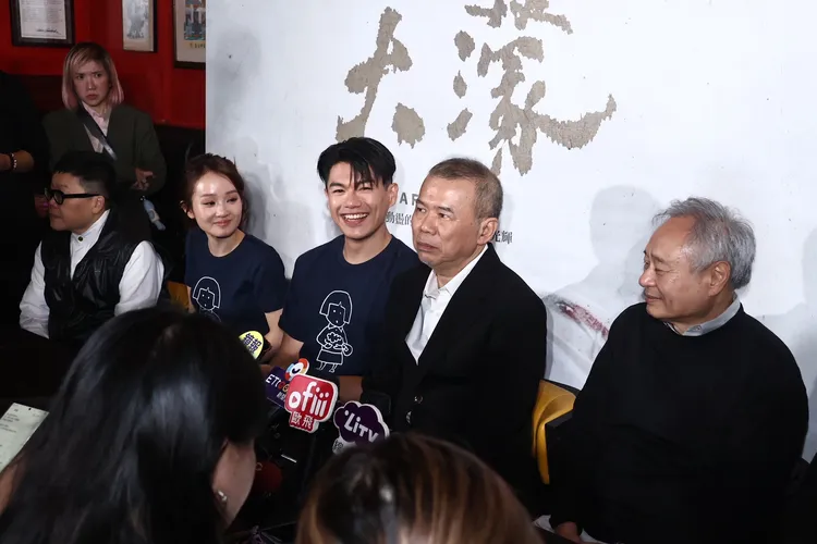 柯煒林（左三）很開心能成為台灣電影圈一份子。特勤中心攝