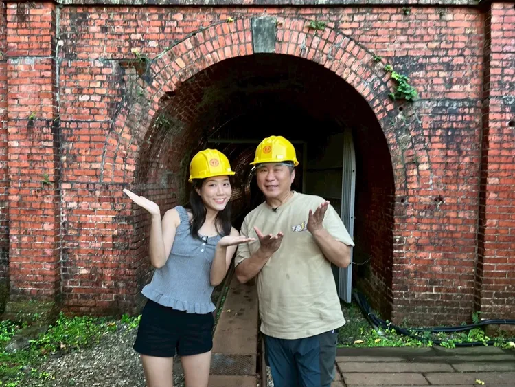 （左起）金针菇、胡瓜一起游九份。下面一位提供