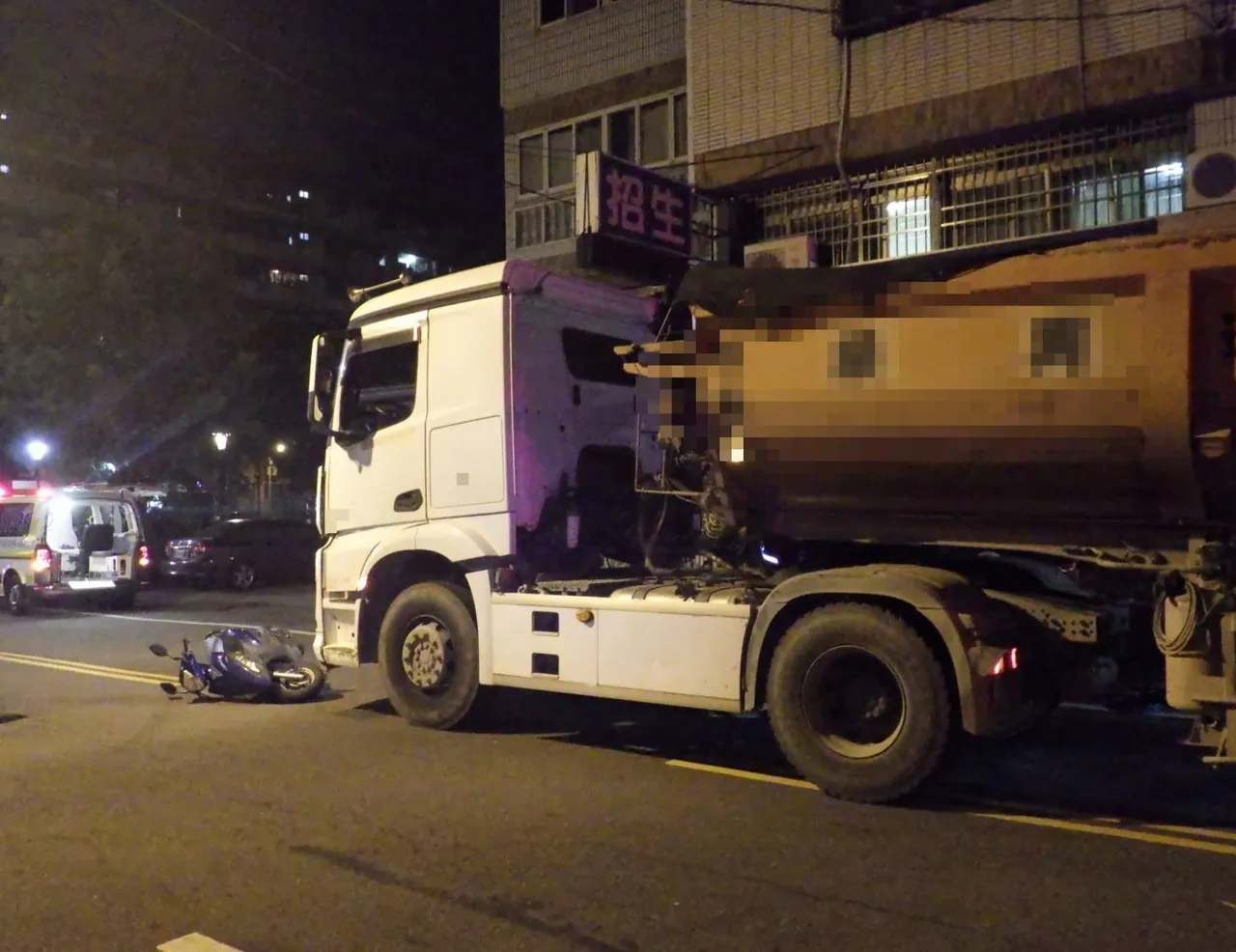 肇事砂石车违规行驶禁行大货车的路段。民众提供