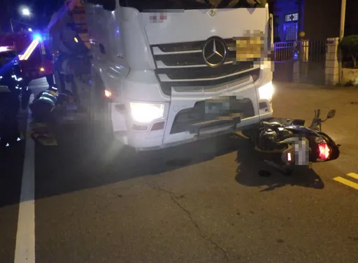台中砂石車違規行駛「禁行大貨車」路段　男騎士遭追撞慘死