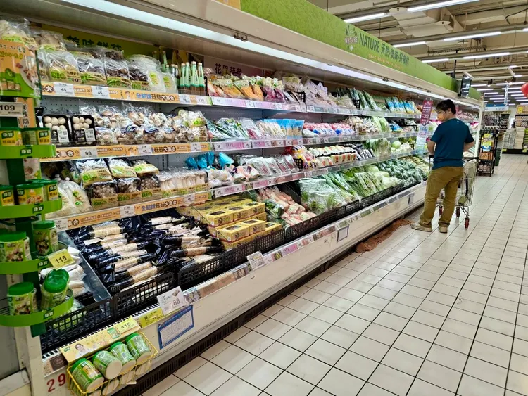 量販店蔬菜區。家樂福提供
