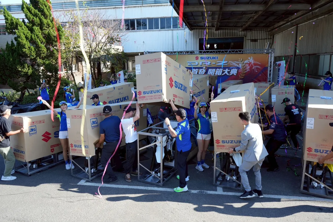 从开箱、组装校对到品质检验，每一道工序均遵循日本原厂标准作业流程，由通过SUZUKI认证的专业技师现场示范操作。业者提供