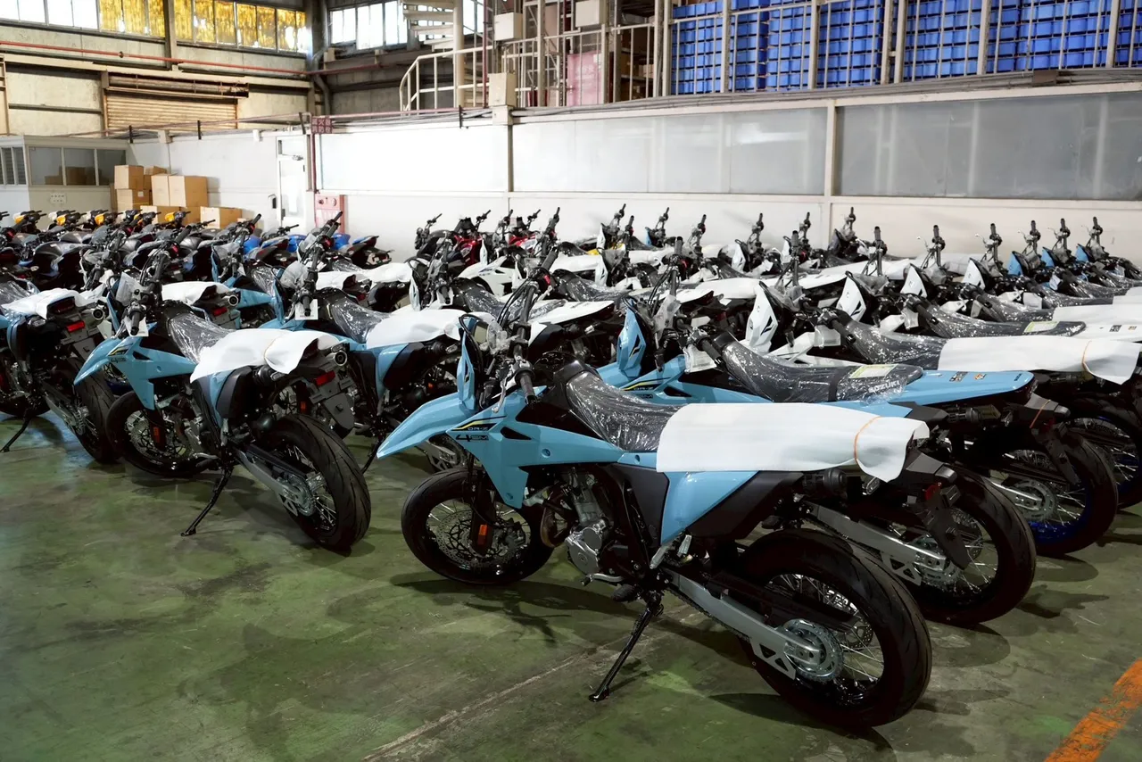 SUZUKI DR-Z上市以来早鸟名额100台在开放订购一分钟内即售罄，后续订单更突破300台。业者提供