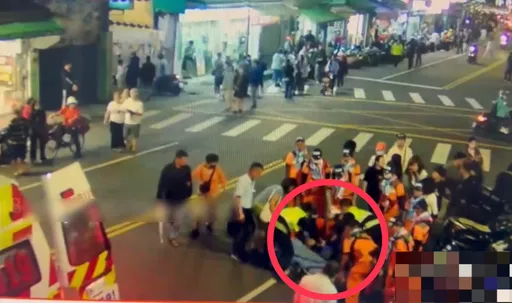 白沙屯媽祖繞新北板橋人潮擠爆　女香客突暈厥「人牆護上車」就醫畫面曝