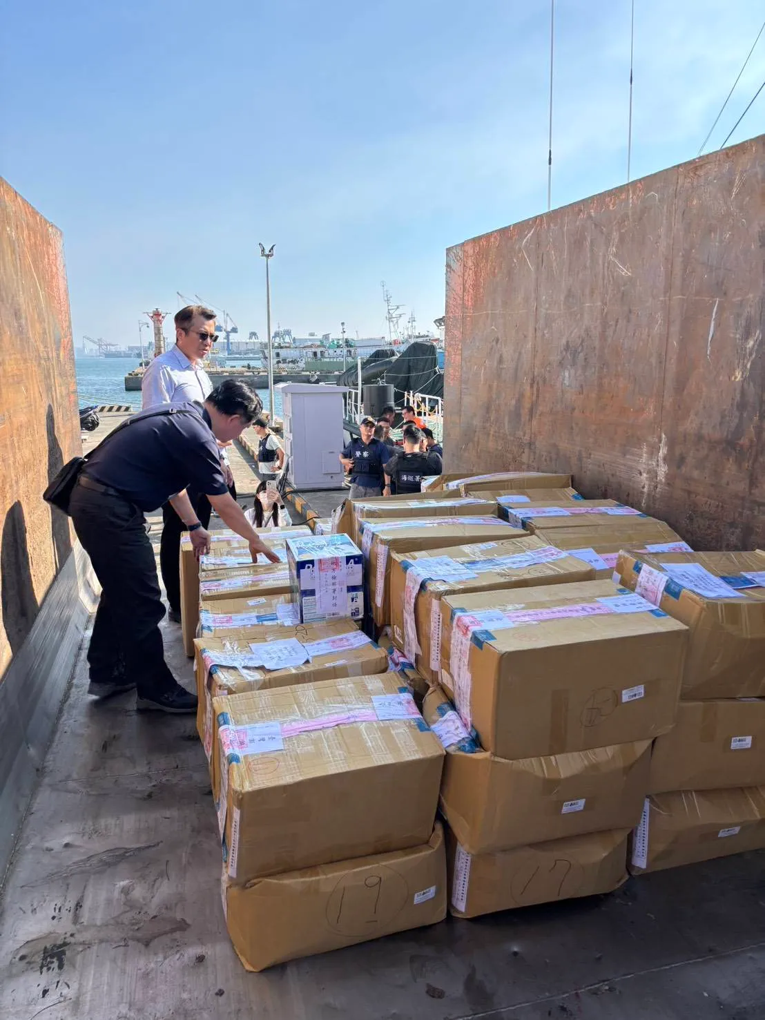 海巡押運近噸毒品到高雄銷毀。雄檢提供