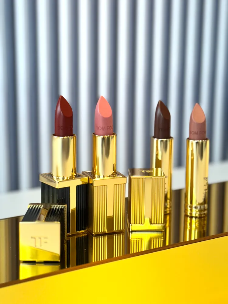 TOM FORD極致奢華設計師唇膏殼各4700元、唇膏蕊心各1100元。張家玲攝