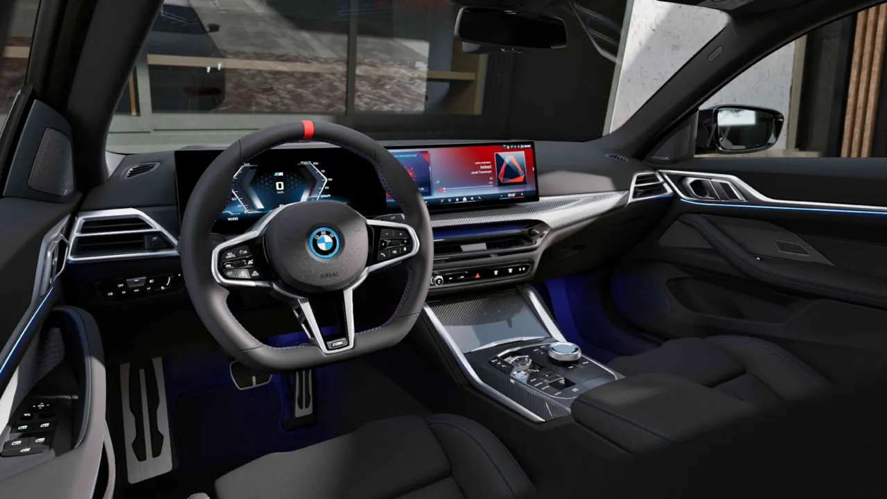 BMW i4座舱以细腻豪华融合前瞻科技，性能旗舰i4 M60 xDrive配备M Nappa真皮平底方向盘含专属缝线设计，并导入Vernasca真皮M双前座跑车座椅、M缝线安全带、M碳纤维饰板与黑色车内顶篷。原厂照片