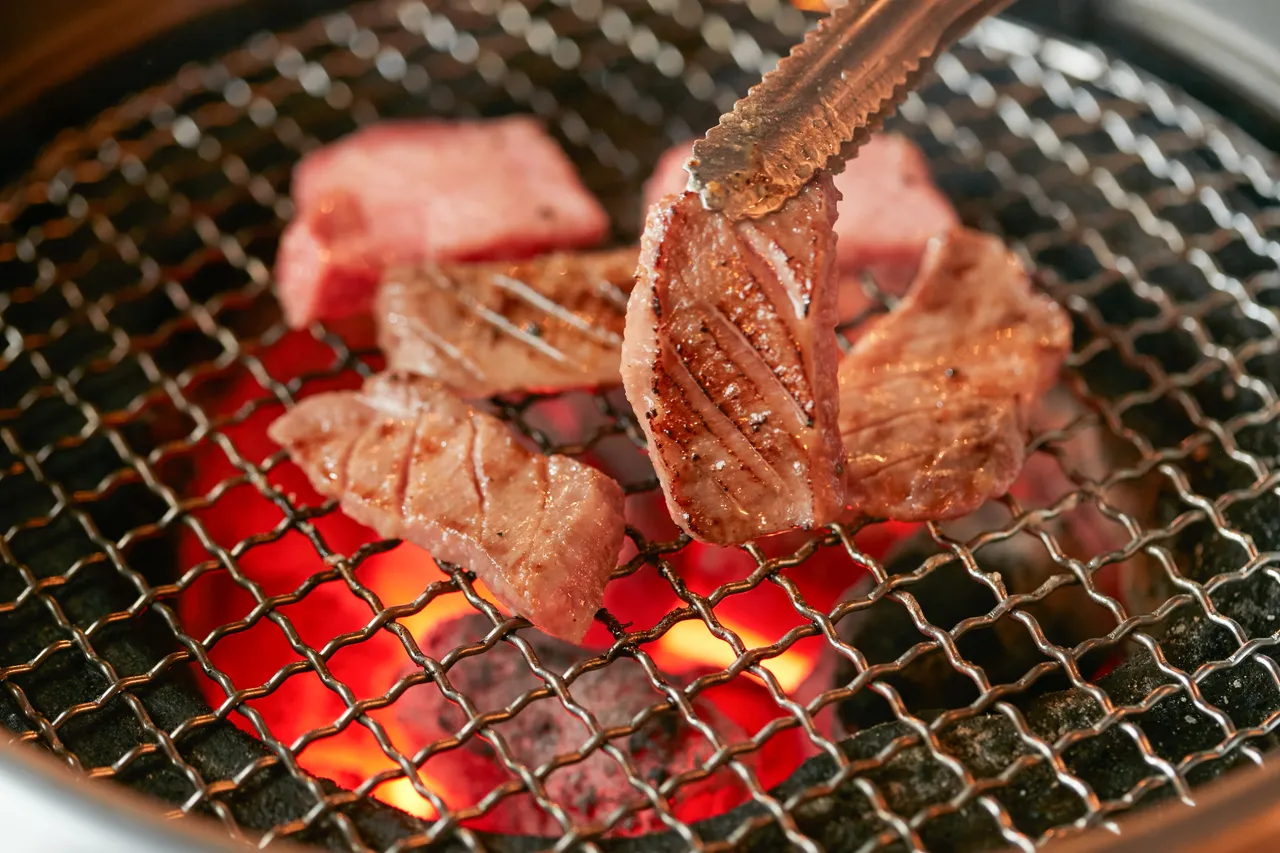 集團旗下燒肉品牌中，牛舌穩居人氣第一商品，每年銷售近30萬份。乾杯提供