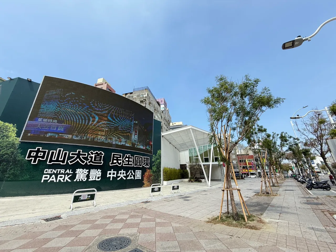 兴富发「中山铂悦」短短100天卖出427户，已成为今年高雄最卖建案。叶家铭摄