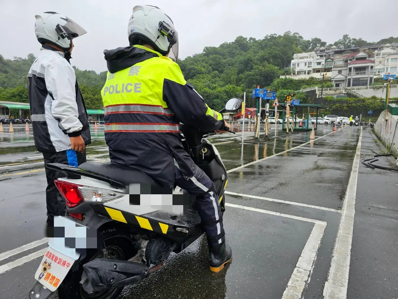 汐止分局教育训练，强化新进员警骑车安全。翻摄画面