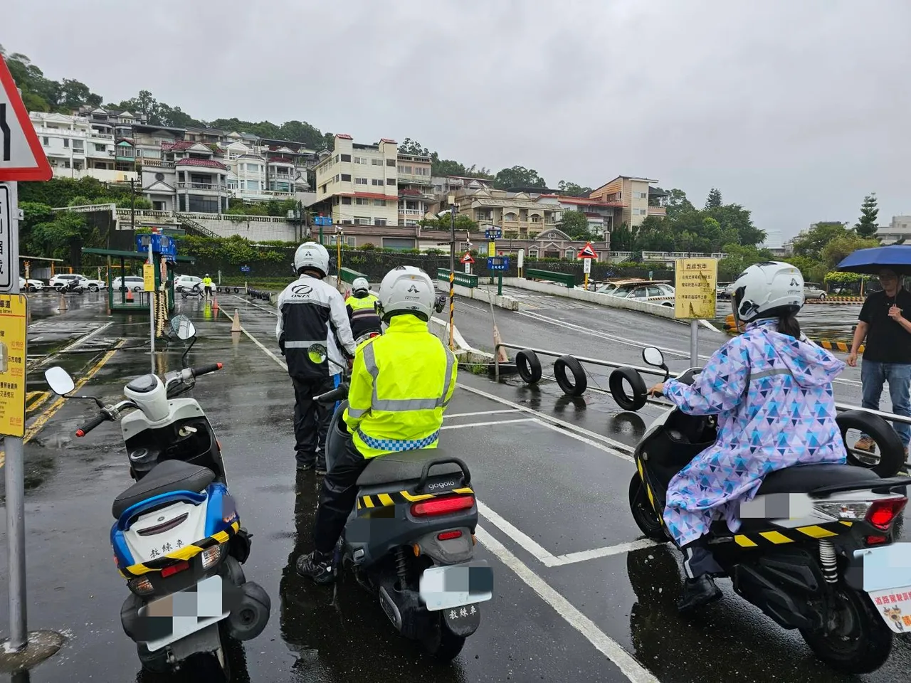 汐止分局教育训练，强化新进员警骑车安全。翻摄画面