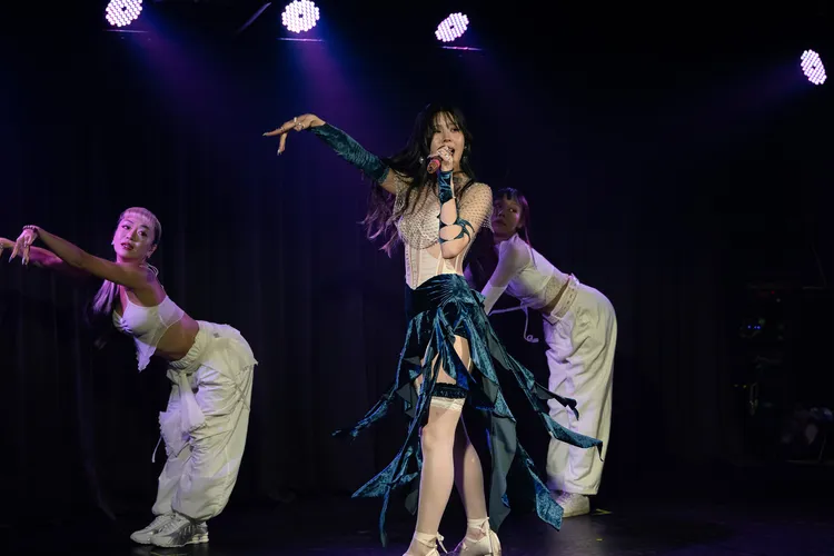 ERIKA唱跳《Wifey》火辣登场。YOYOROCK提供