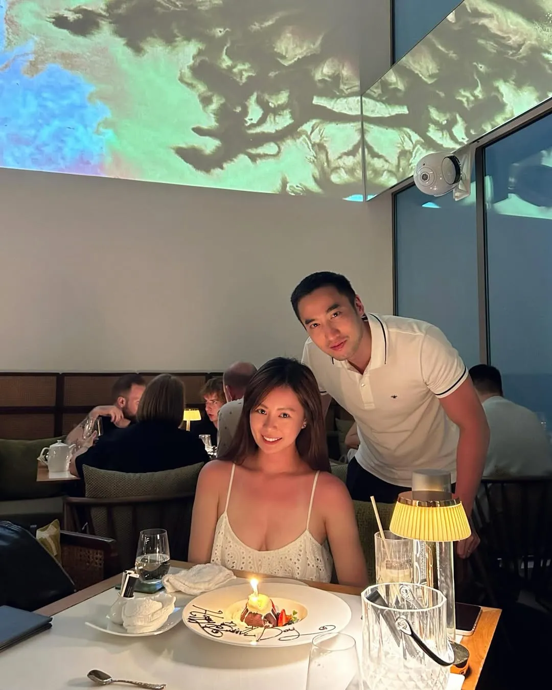 賴弘國（右）與利三任妻子Alice。翻攝IG