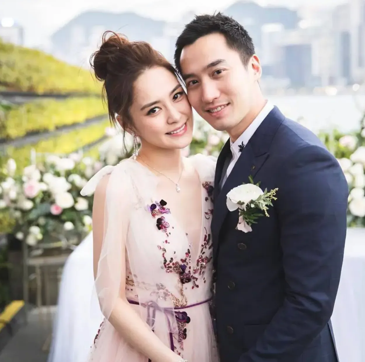 賴弘國最為人知的一段婚姻，是和港星阿嬌，但據傳兩人因經濟問題分道揚鑣。翻攝網路