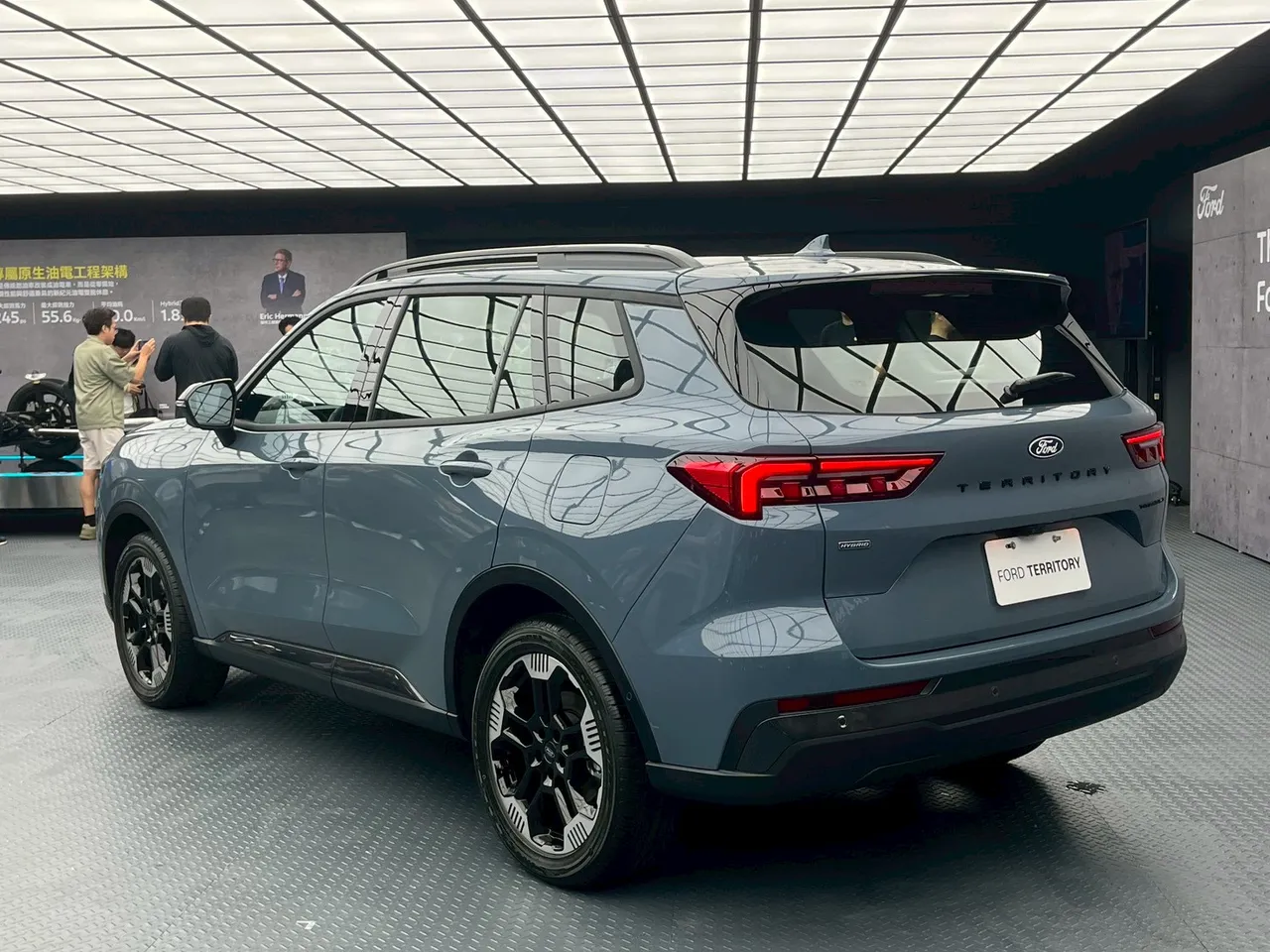 Ford Territory採用源自於Mustang的經典三柱式流光序列尾燈，展現獨特科技氛圍。林浩昇攝