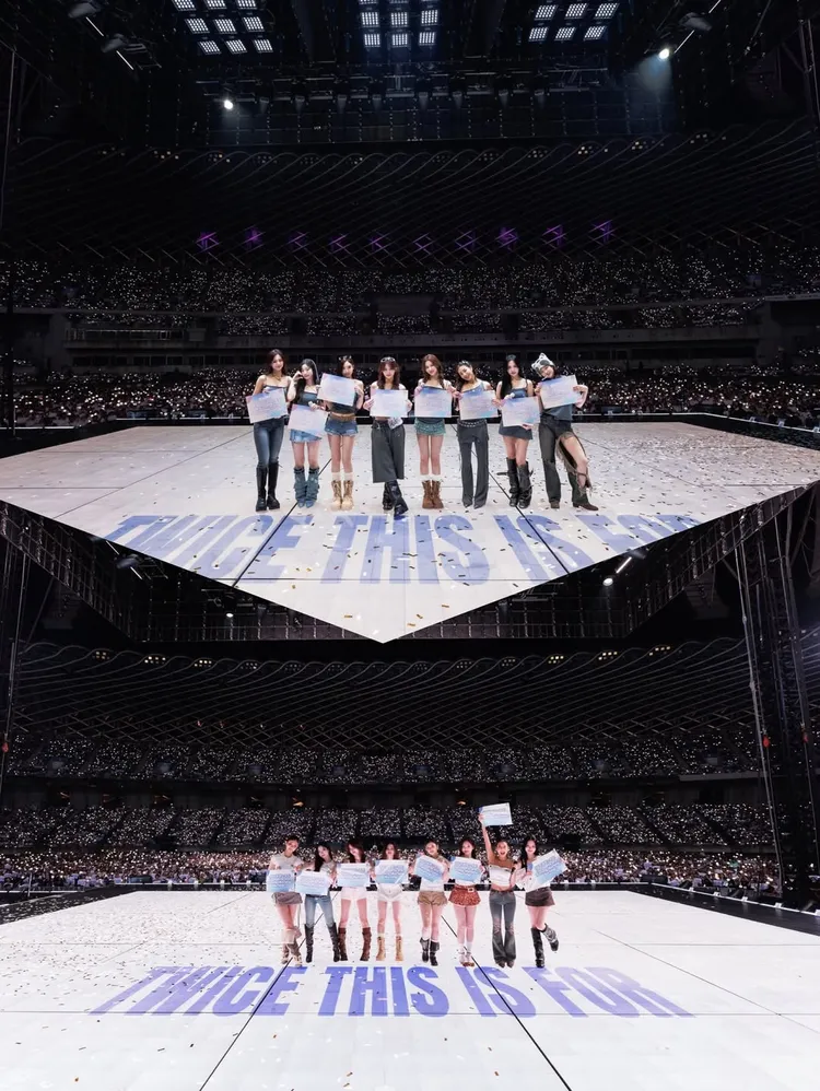 TWICE於11月22、23日在高雄世運主場館連唱2晚。翻攝周子瑜IG