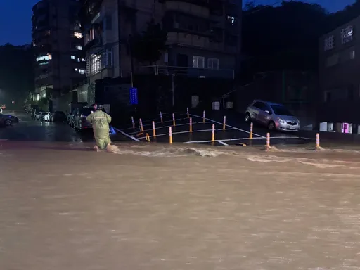 基隆也有「堰塞湖」？調和街淹水疑山上溢流　市府回應這樣說