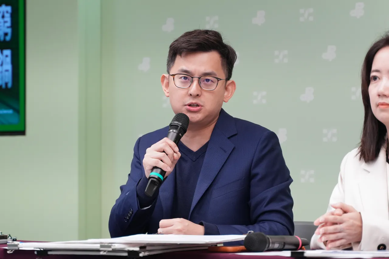 民进党发言人卓冠廷。彭欣伟摄