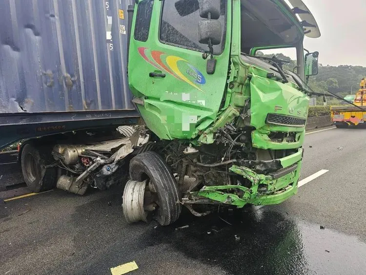 肇事聯結車。國道警方提供