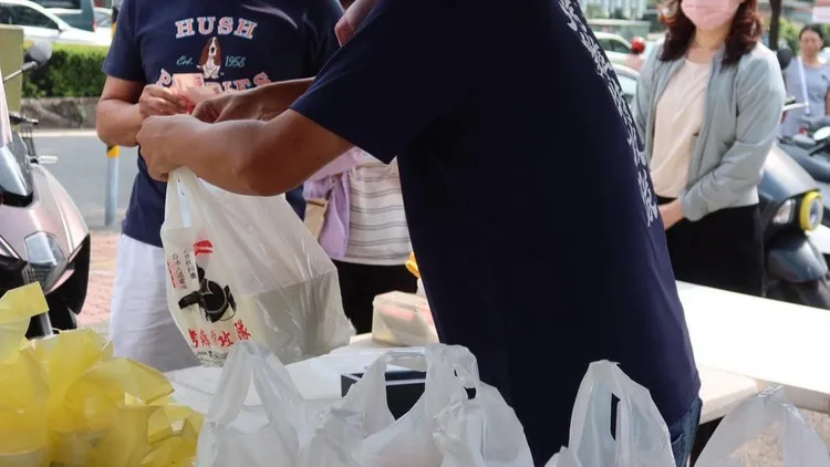 烤鸡店老板宣布送出200之烤鸡。翻摄自烤鸡特攻队 高屏嘉义店脸书