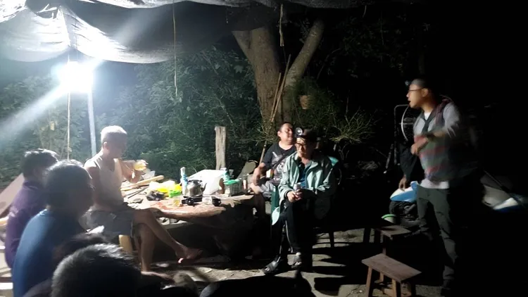 林保署玉里工作站人員與當地族人開會討論因應狀況。林保署花蓮分署提供