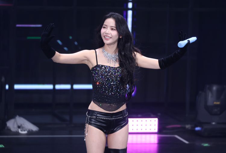 MAMAMOO頌樂三角熱褲辣翻!唱一半被口水嗆到、說中文「腦袋抽筋」