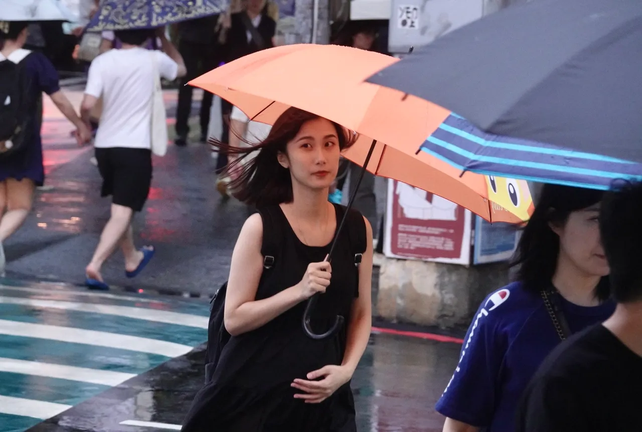 鳳凰朝強烈颱風逐漸升級　登陸⭢風雨最劇烈⭢出海時間曝光