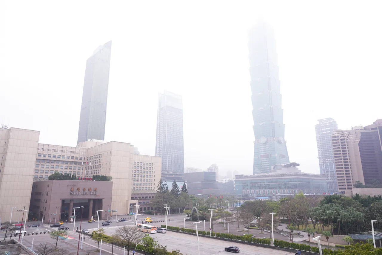 空气有够脏！东北风挟境外污染　西半部连3天亮橘灯