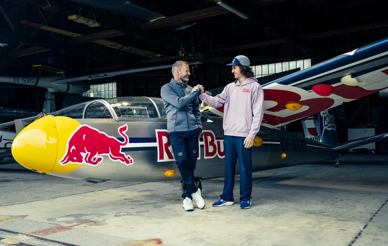 Red Bull Blanix机师Ewald Roithner与Domen Škofic一起写下极限运动的新篇章。业者提供