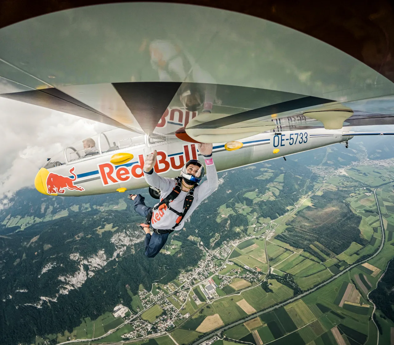 本次机翼上的攀登把手由Škofic的父亲，也是机械工程师的Pavel Škofic设计。业者提供