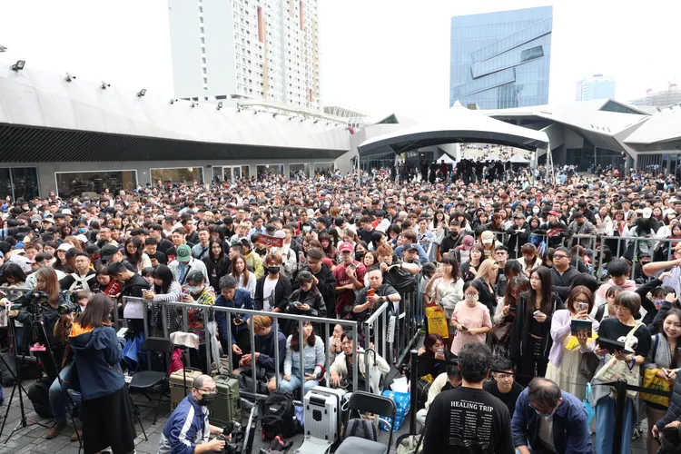 Jolin簽唱會吸引超過5000粉絲排隊。莊宗達攝