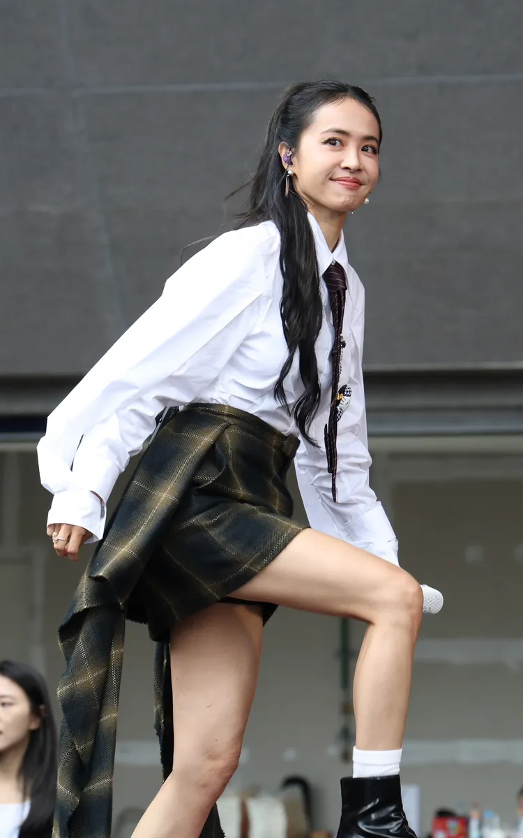 Jolin今天以校園風造型亮相，青春靚麗。莊宗達攝