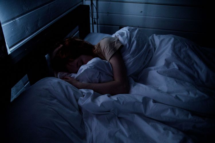 睡前滑手機要注意　亮光入睡糖尿病風險暴增67%