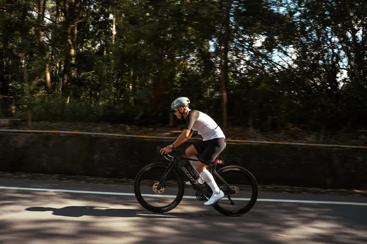 「草屯囝仔」團員阿倉上山下海挑戰自我。無海娛樂提供