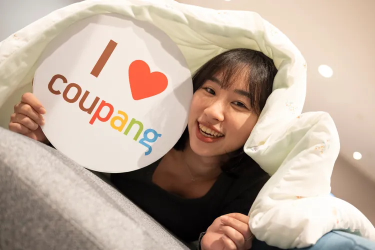 Coupang酷澎火箭跨境推出「暖冬推薦商品」集結美國可可粉、韓國市場棉被、日本熱門名產等多項抗寒好物。