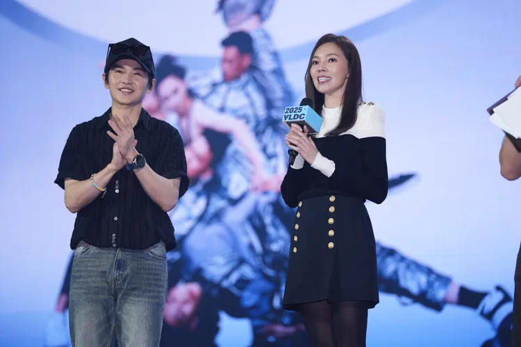 曾馨瑩現場宣布加碼決賽獎金。彭欣偉攝