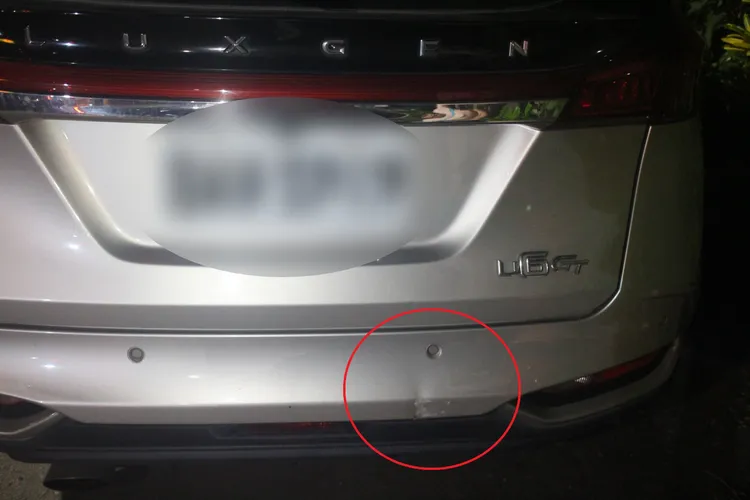 賴男開著賓士車臨停擦撞其他車輛卻肇逃。翻攝畫面