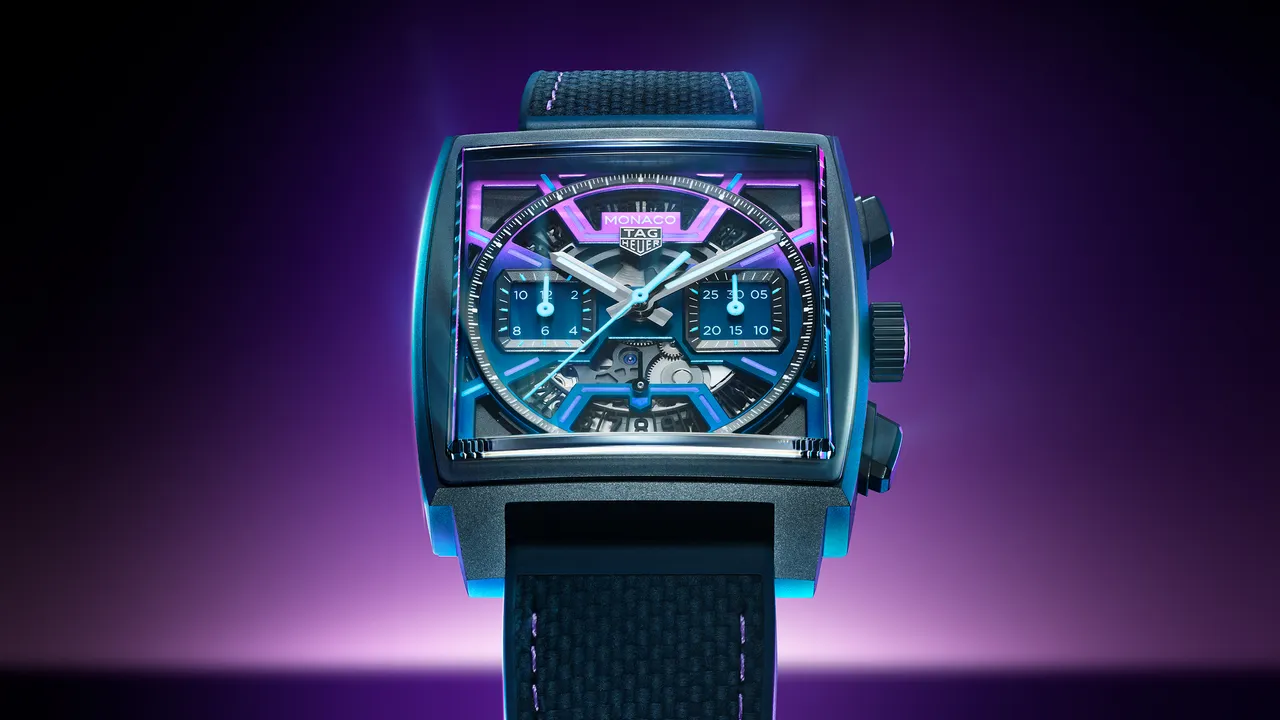 泰格豪雅推出TAG Heuer Monaco鏤空計時腕錶「電光紫」限量版。品牌提供